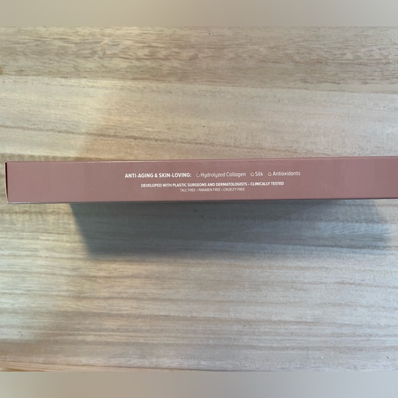 IT COSMETICS “NATURALLY PRETTY” EYESHADOW PALLET - Picture 3 of 8